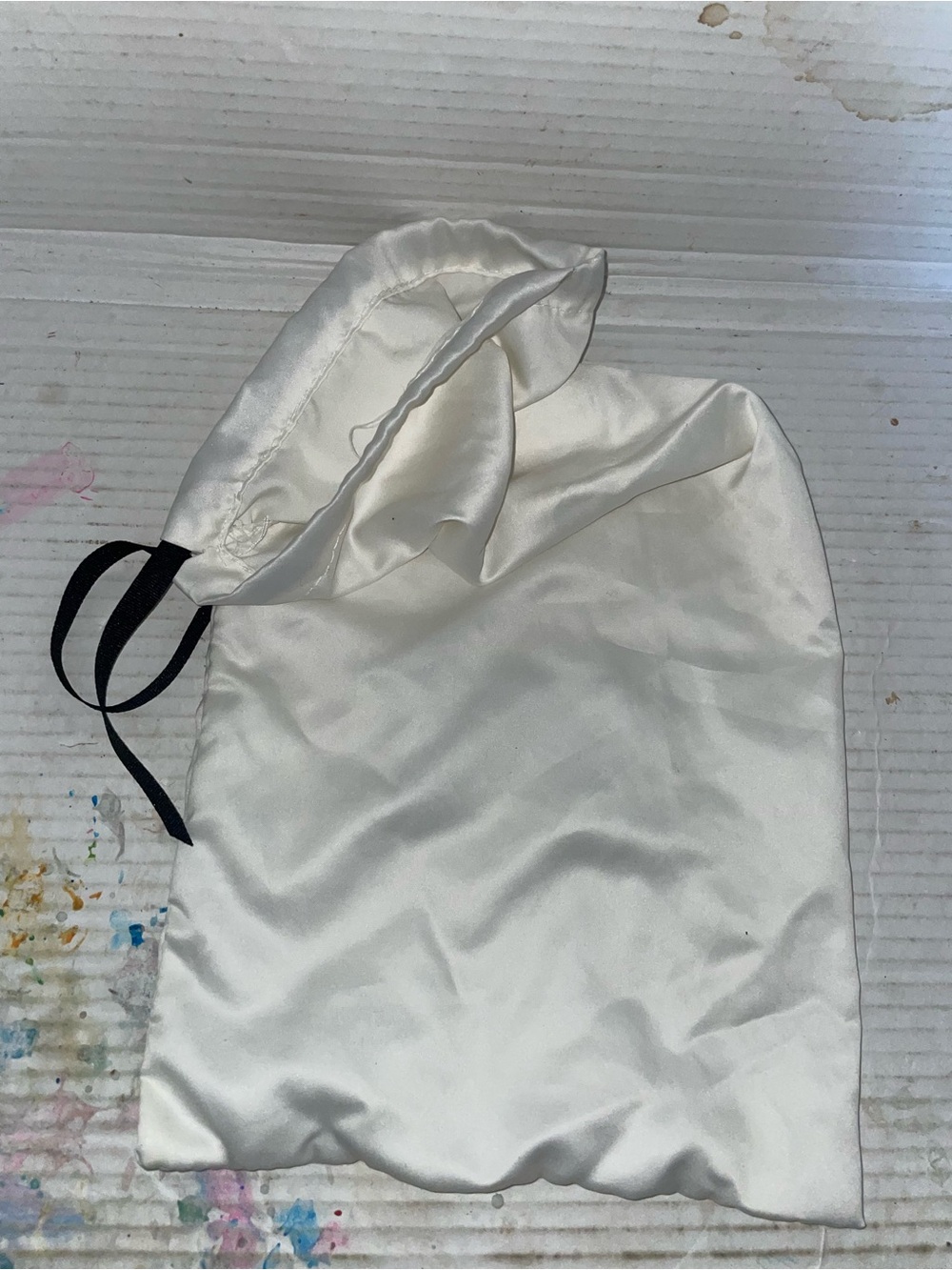 Gucci White Satin Dust Bag with Black Trim - Picture 2 of 2